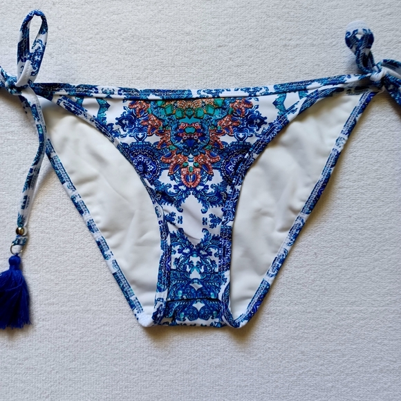 VENUS Enchantress Bikini Set, size 4 - Picture 12 of 15